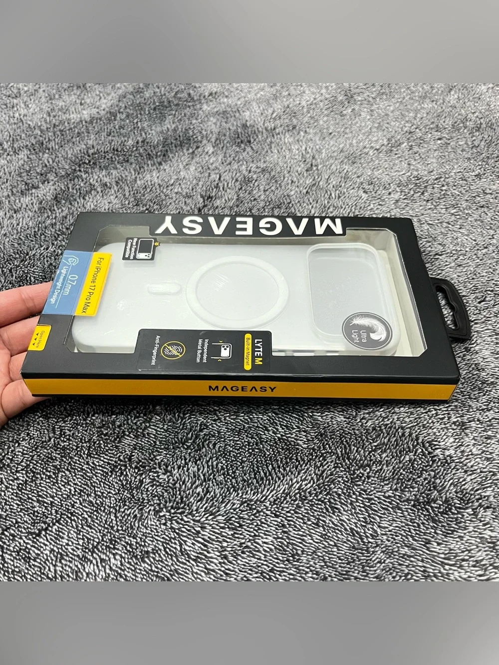 Iphone 17 Pro Max ultra thin magnetic  phone case